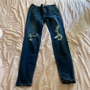 AMERICAN EAGLE blue ripped jeans